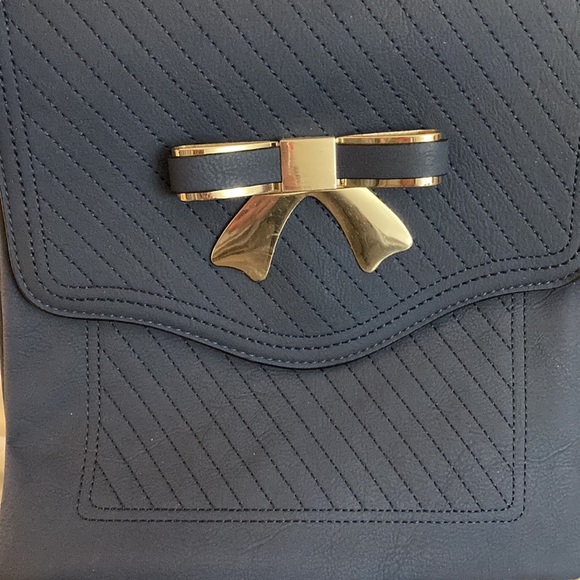 ⭐️ 4x's Host Pick ⭐️ NWOT - Susen Shiny Gold Bow Blue Crossbody Adjustable Strap - Picture 5 of 14